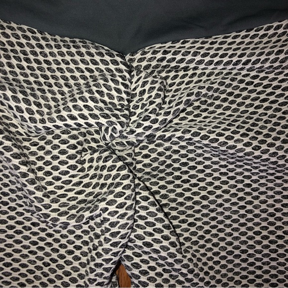 Honeycomb scrunch leggings-Small - Picture 6 of 9